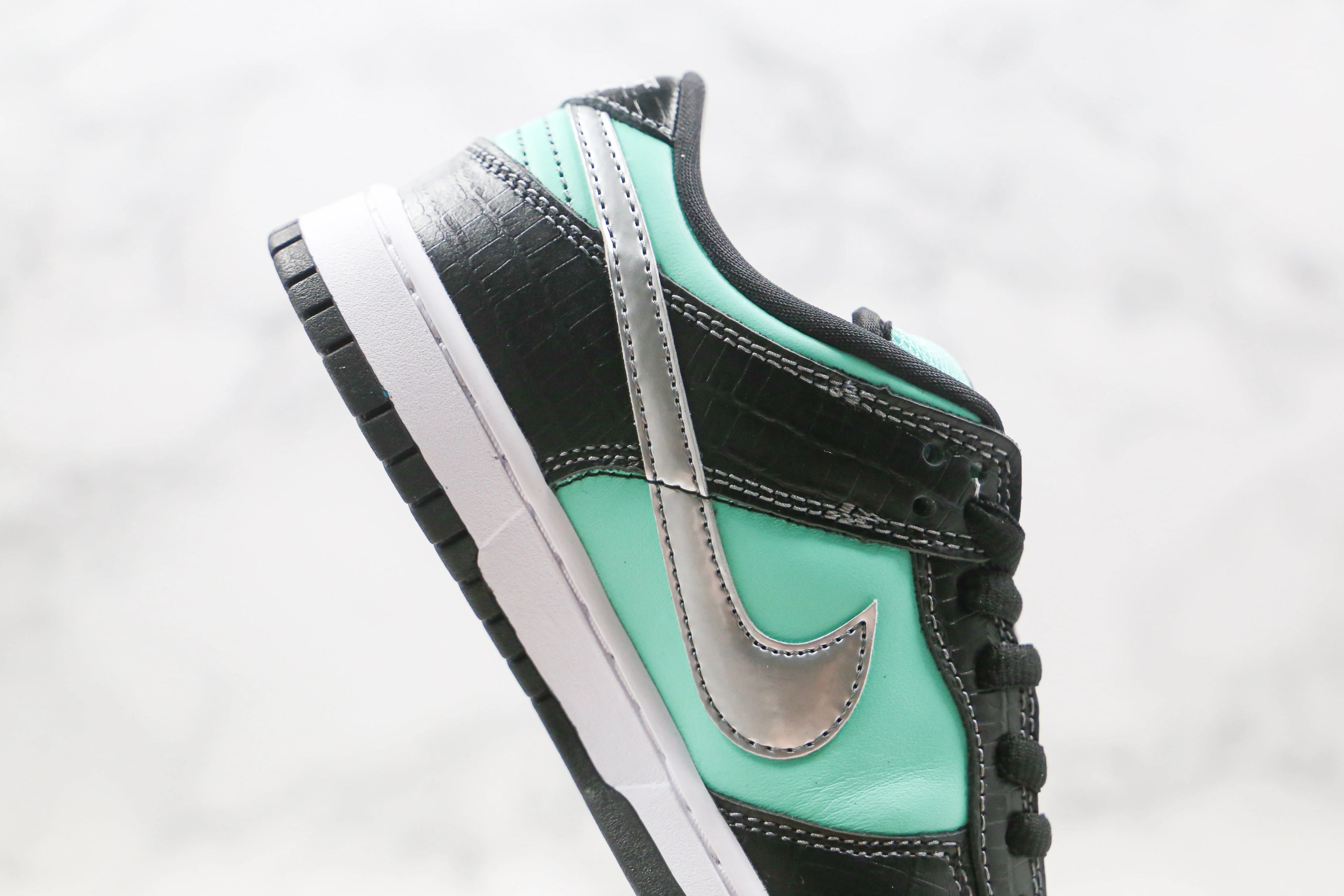 Nike SB Dunk Low Diamond Supply Co Aqua Blue