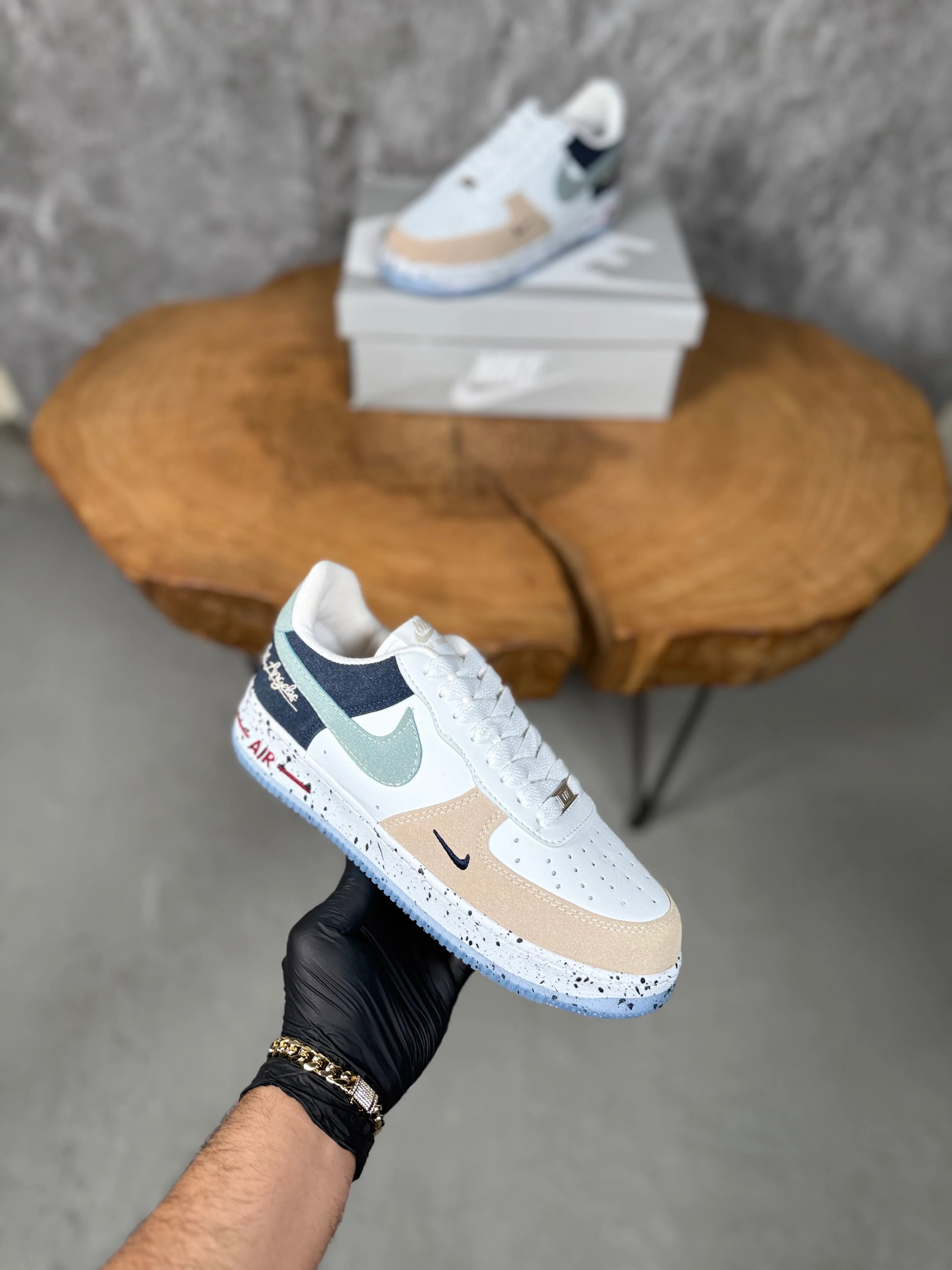 NIKE AIR LOSANGELES MODEL