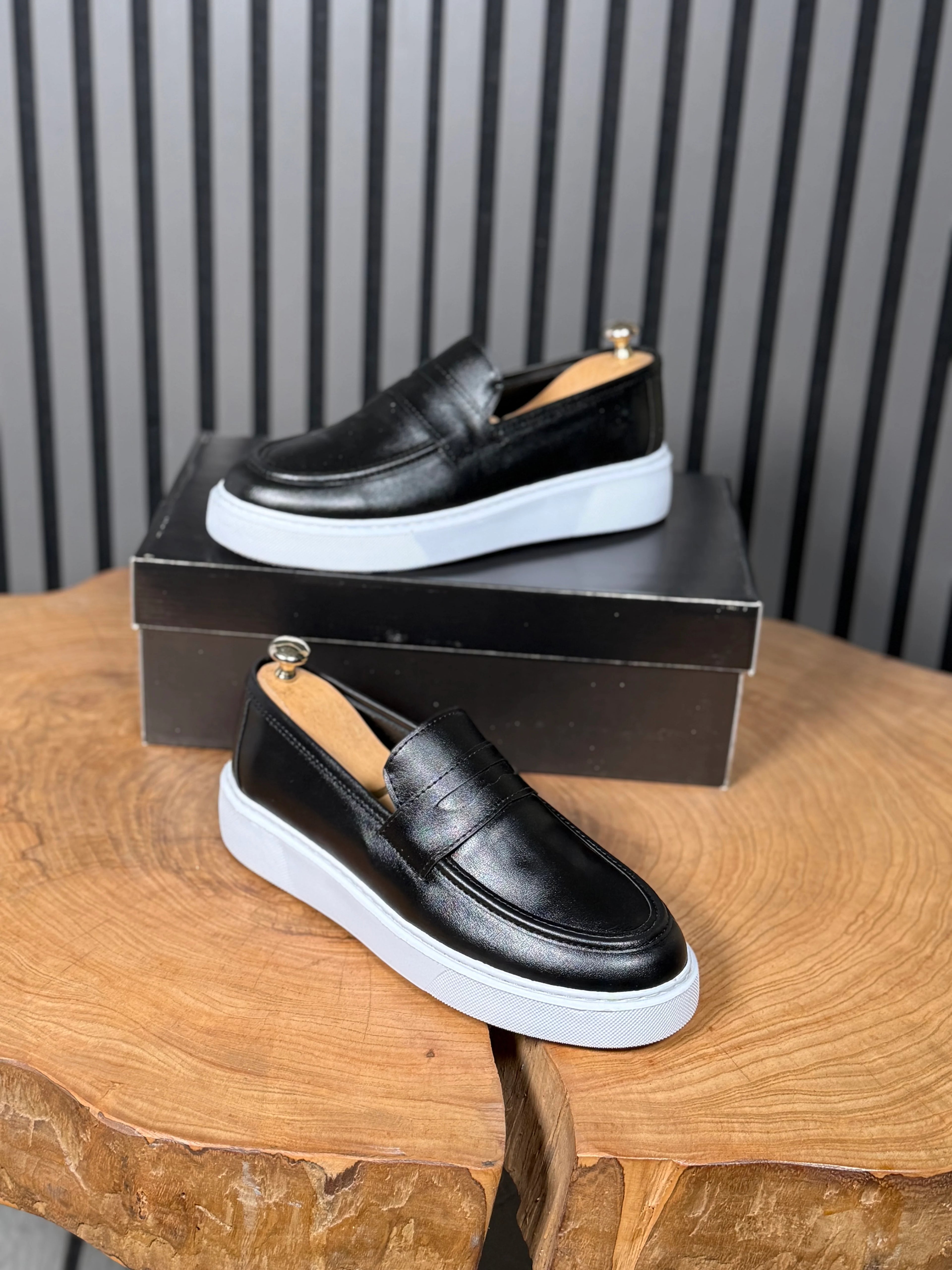 ZARA CASUAL MODEL
