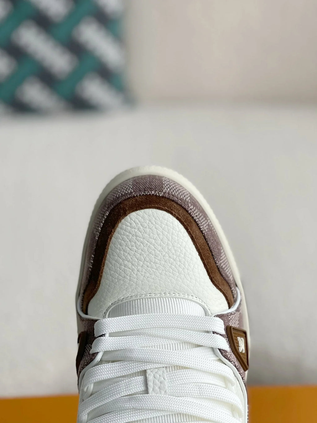 LV Trainer White Brown