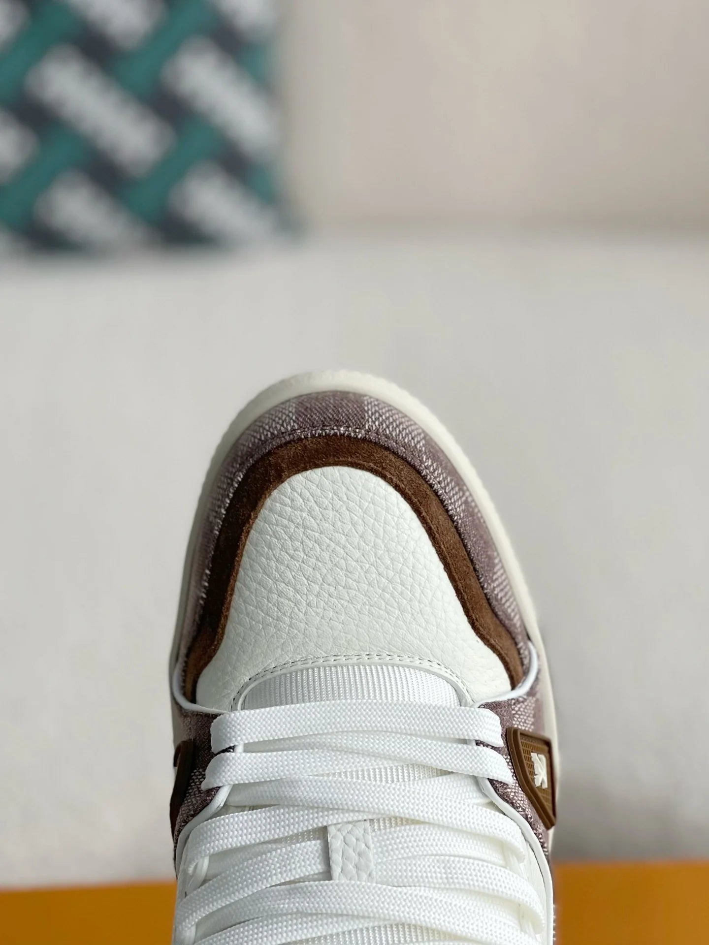 LV Trainer White Brown