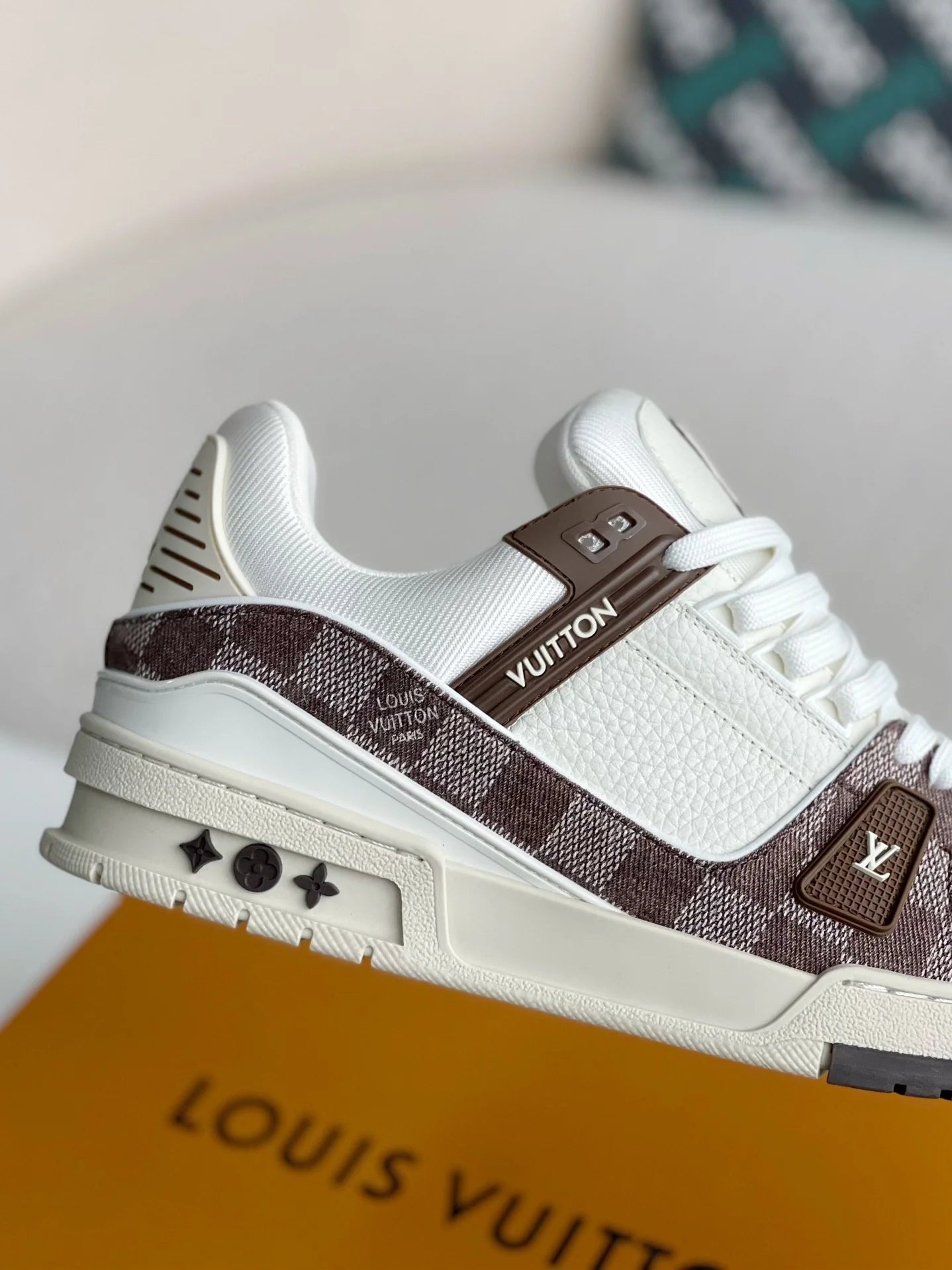 LV Trainer White Brown