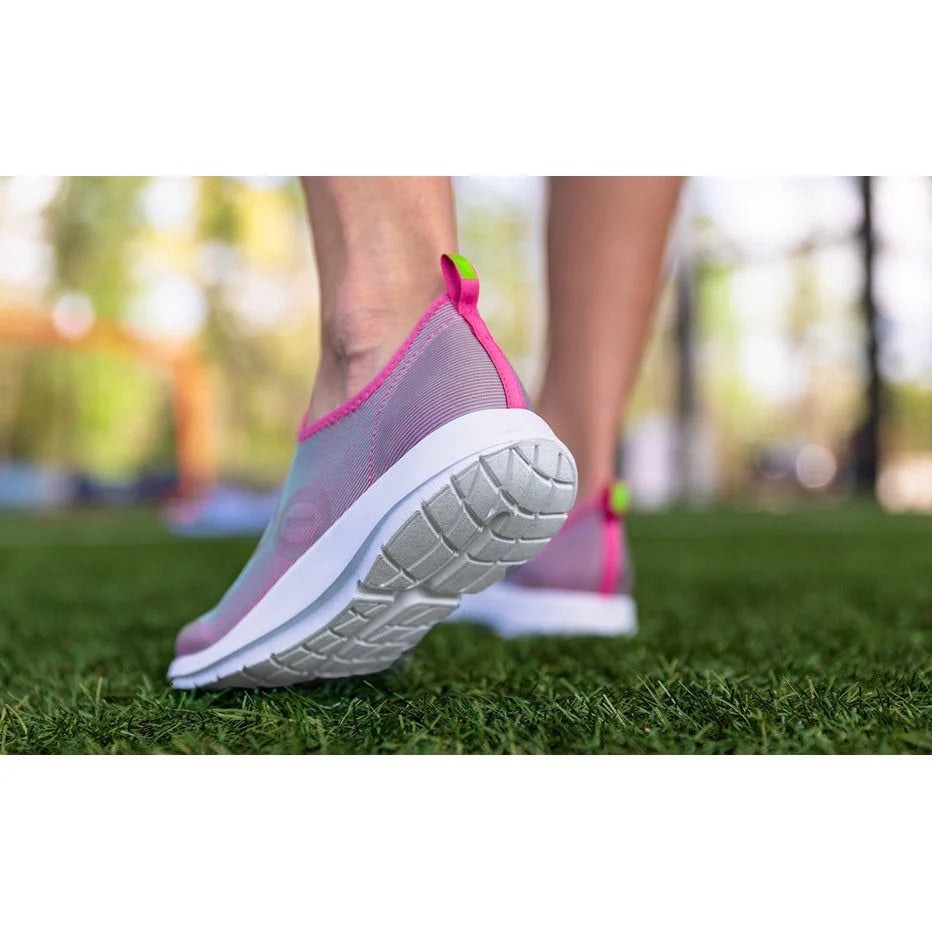 Women's OOmg Sport Low Shoe in White/Fuschia