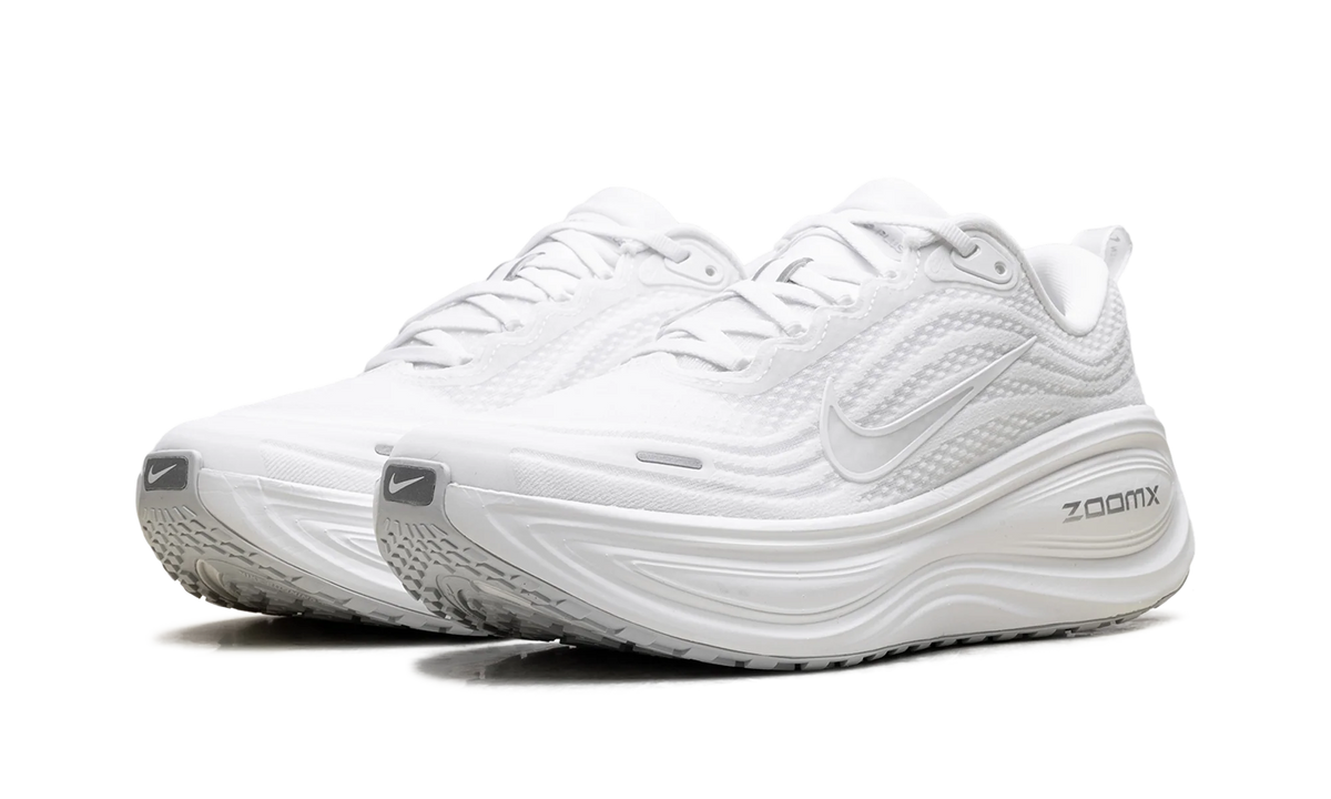 Vomero Plus WMNS"Triple White" HV8154 102