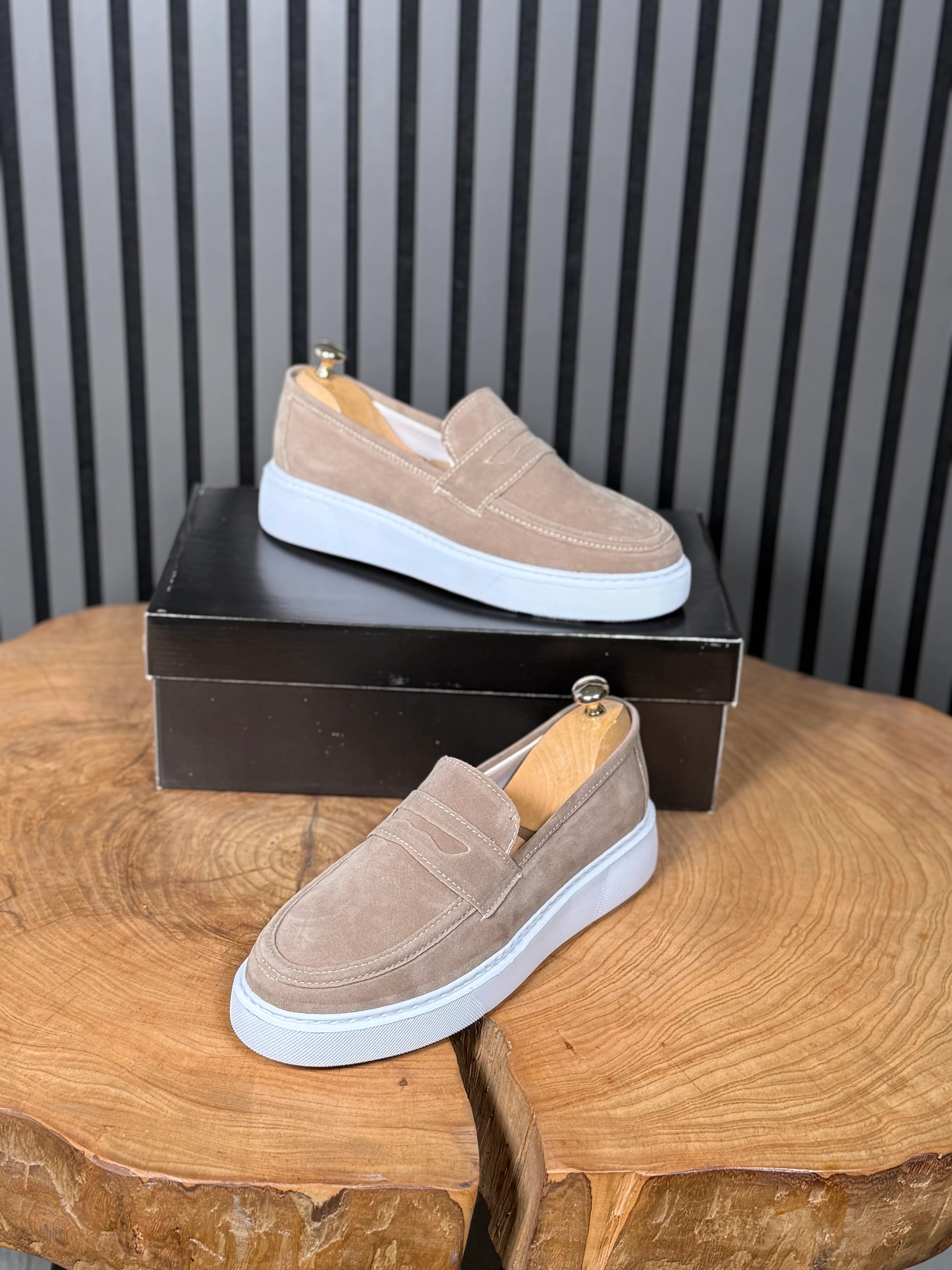 ZARA CASUAL MODEL