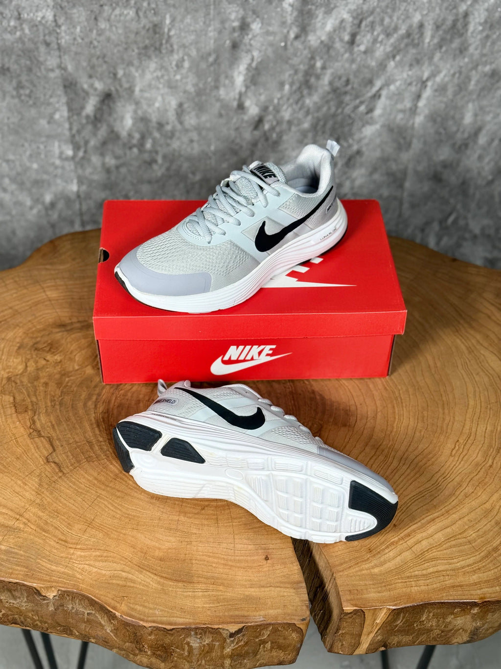 NIKE ZOOM PEGASUS MODEL