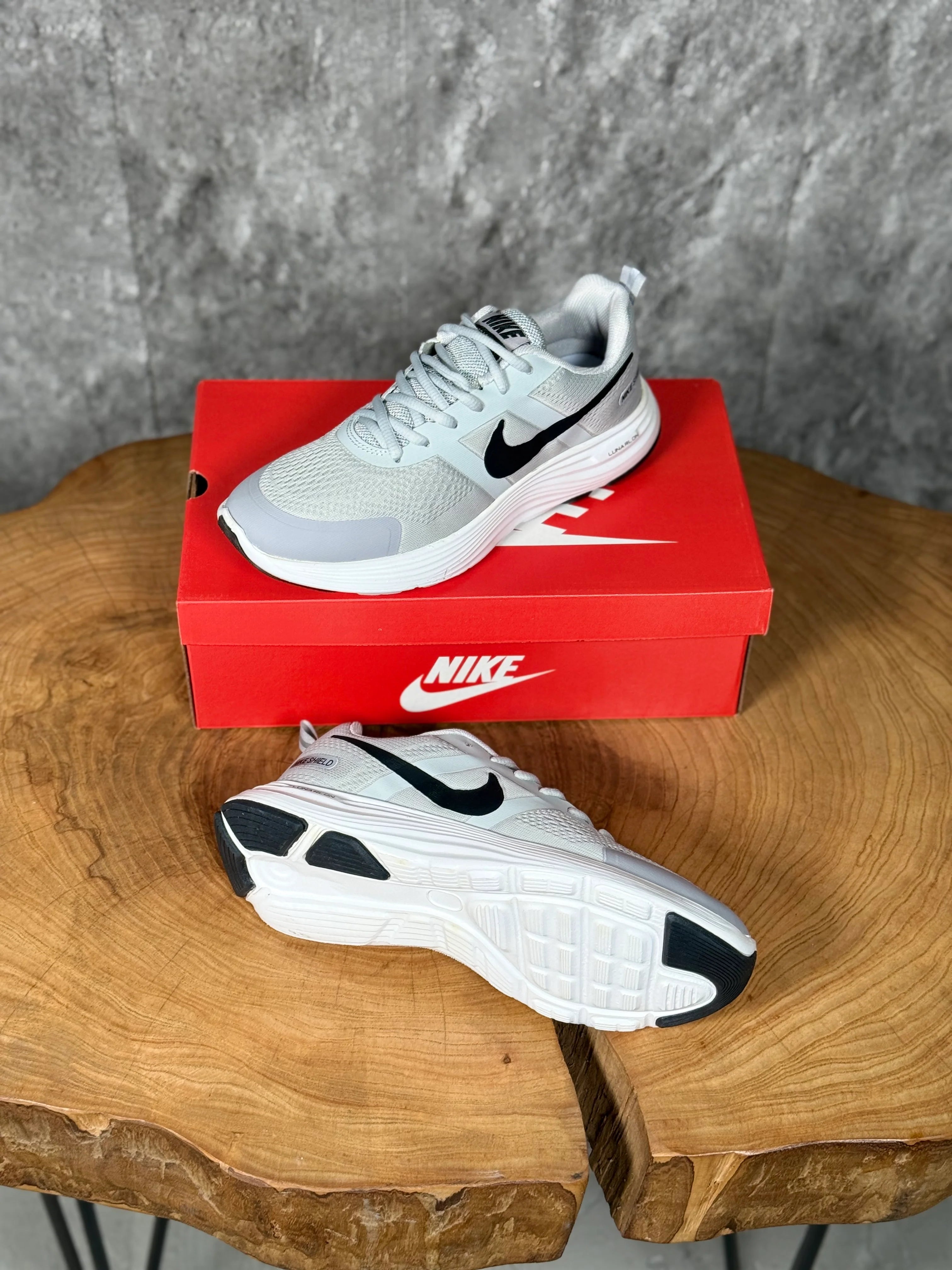 NIKE ZOOM PEGASUS MODEL