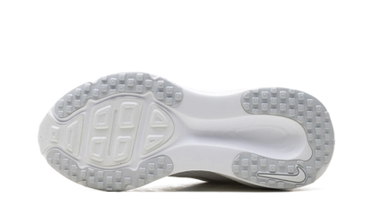 Vomero 18 WMNS"White Photon Dust Summit White Metallic Silver" HM6804 104