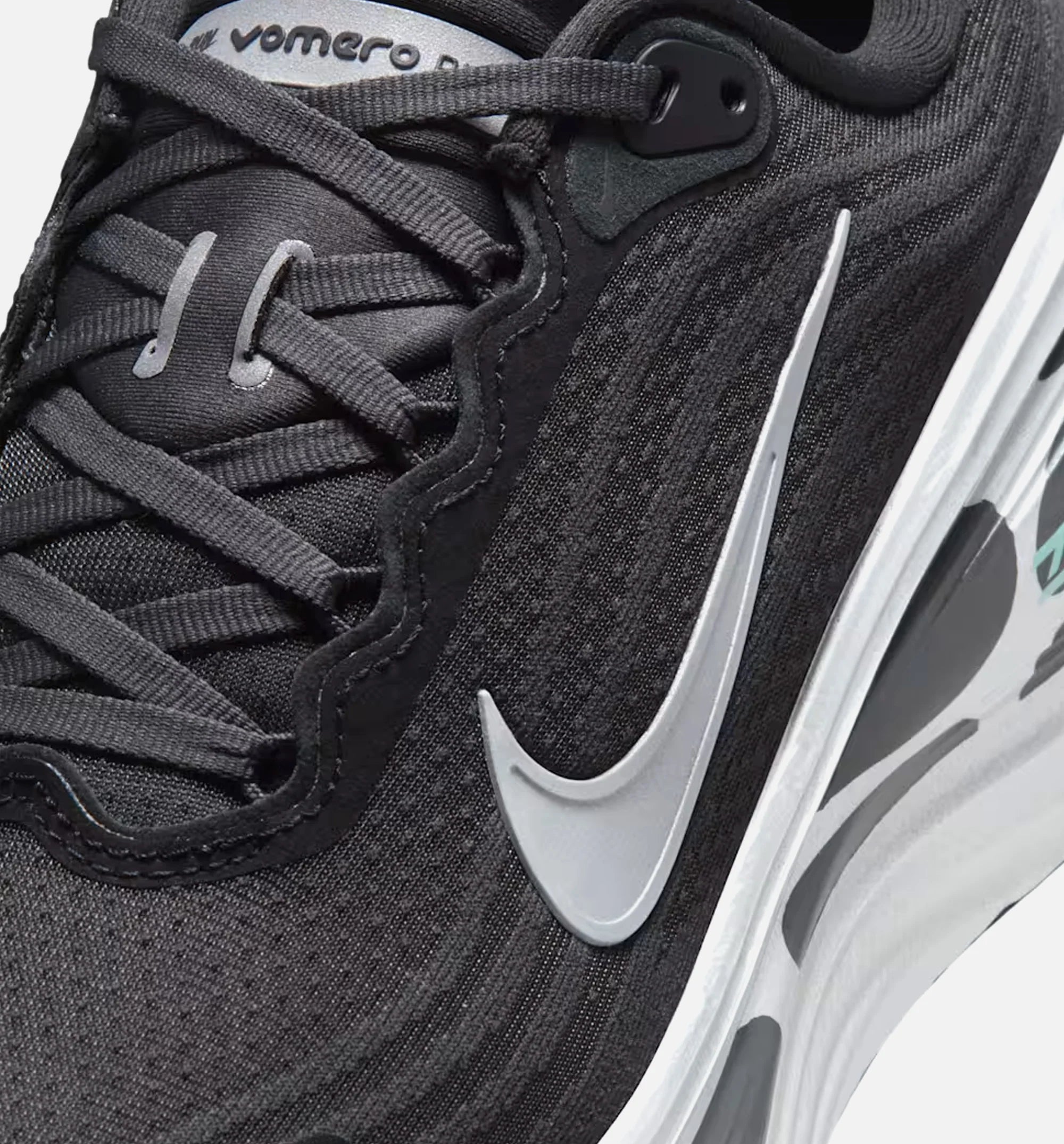 Vomero Plus Mens Lifestyle Shoe Anthracite Reflect Silver Cannon White