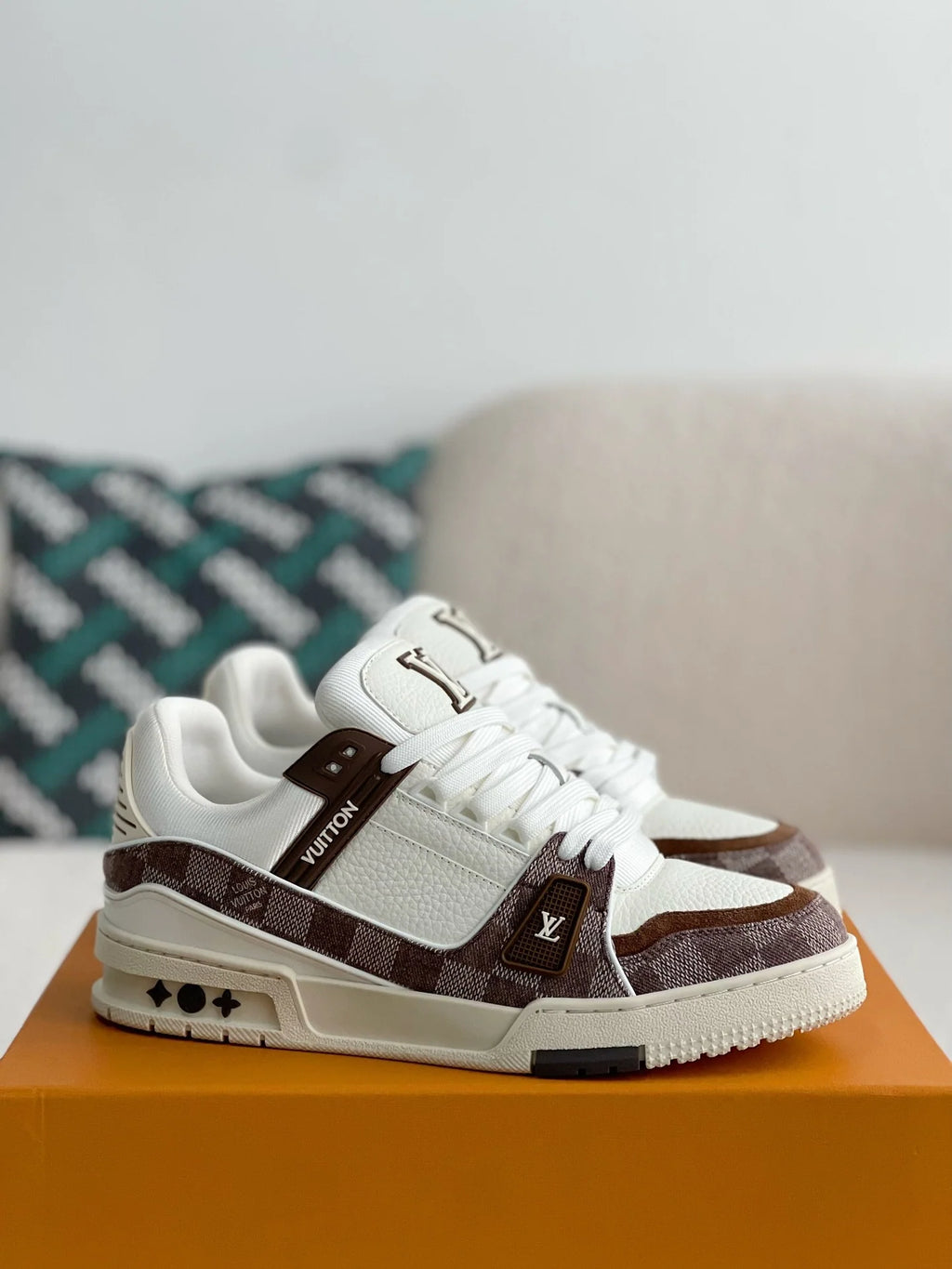 LV Trainer White Brown