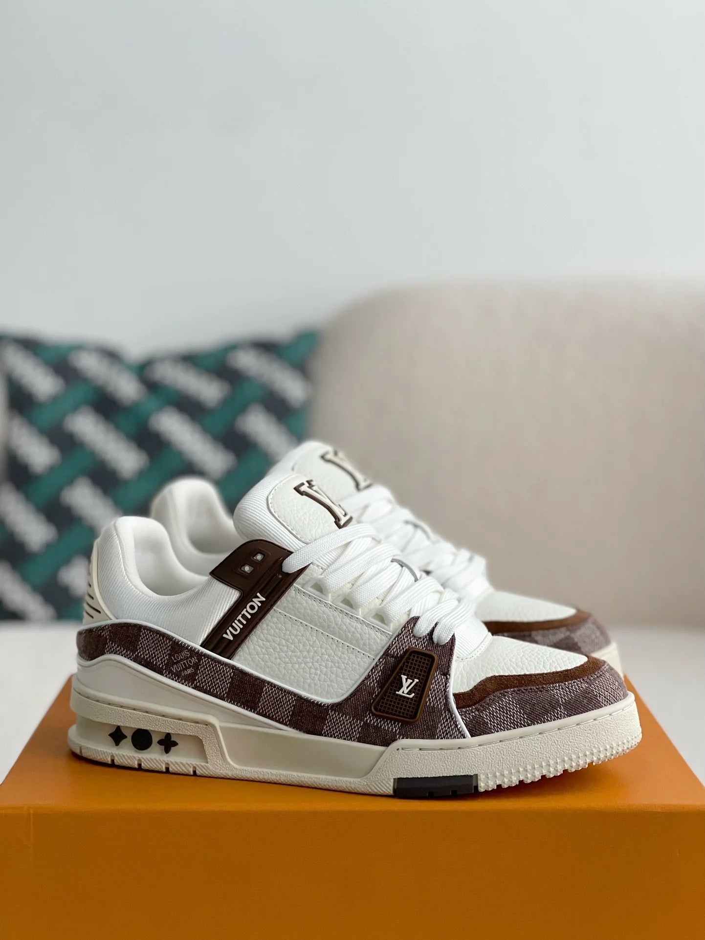 LV Trainer White Brown