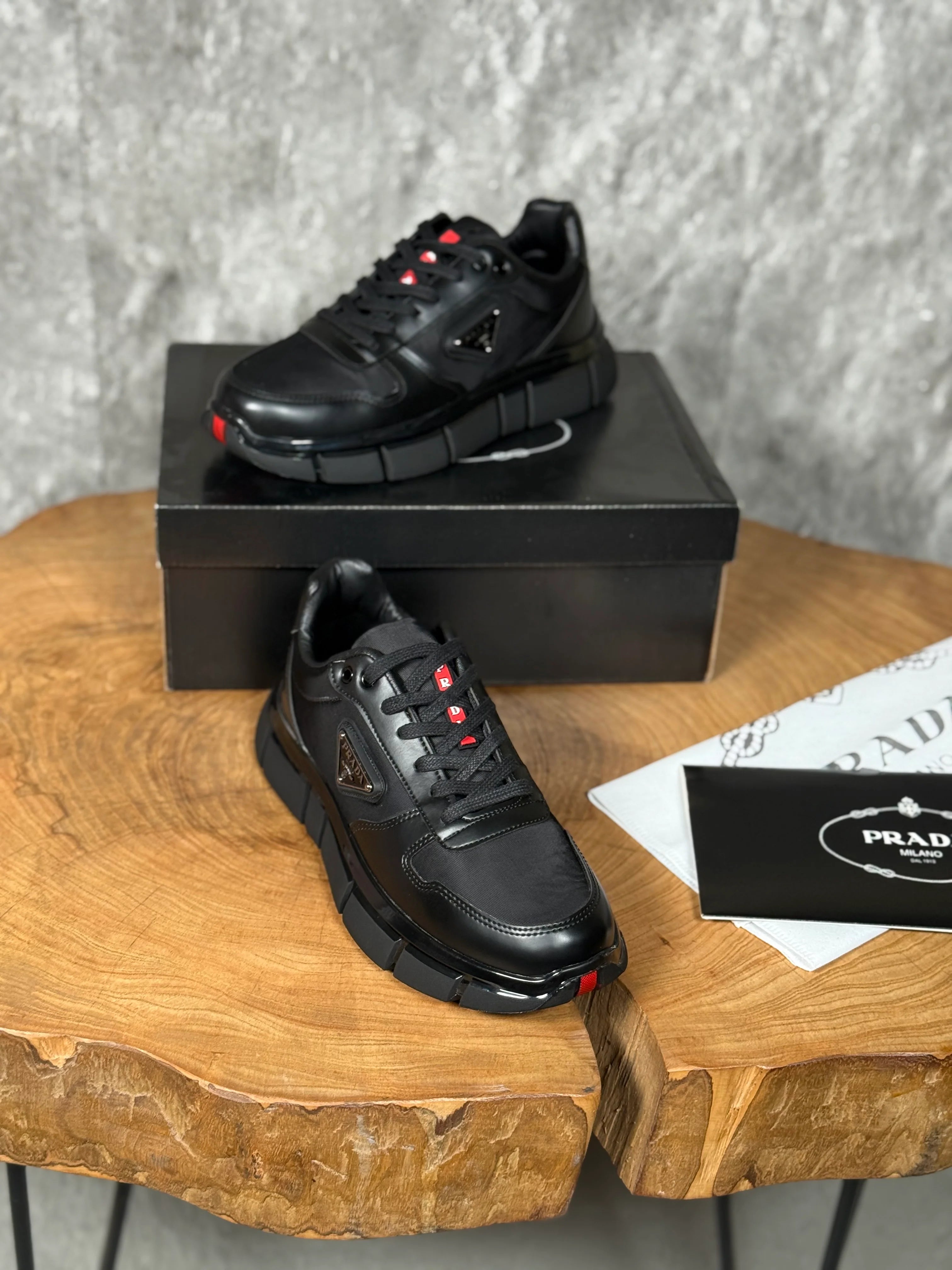 PRADA MODELİ