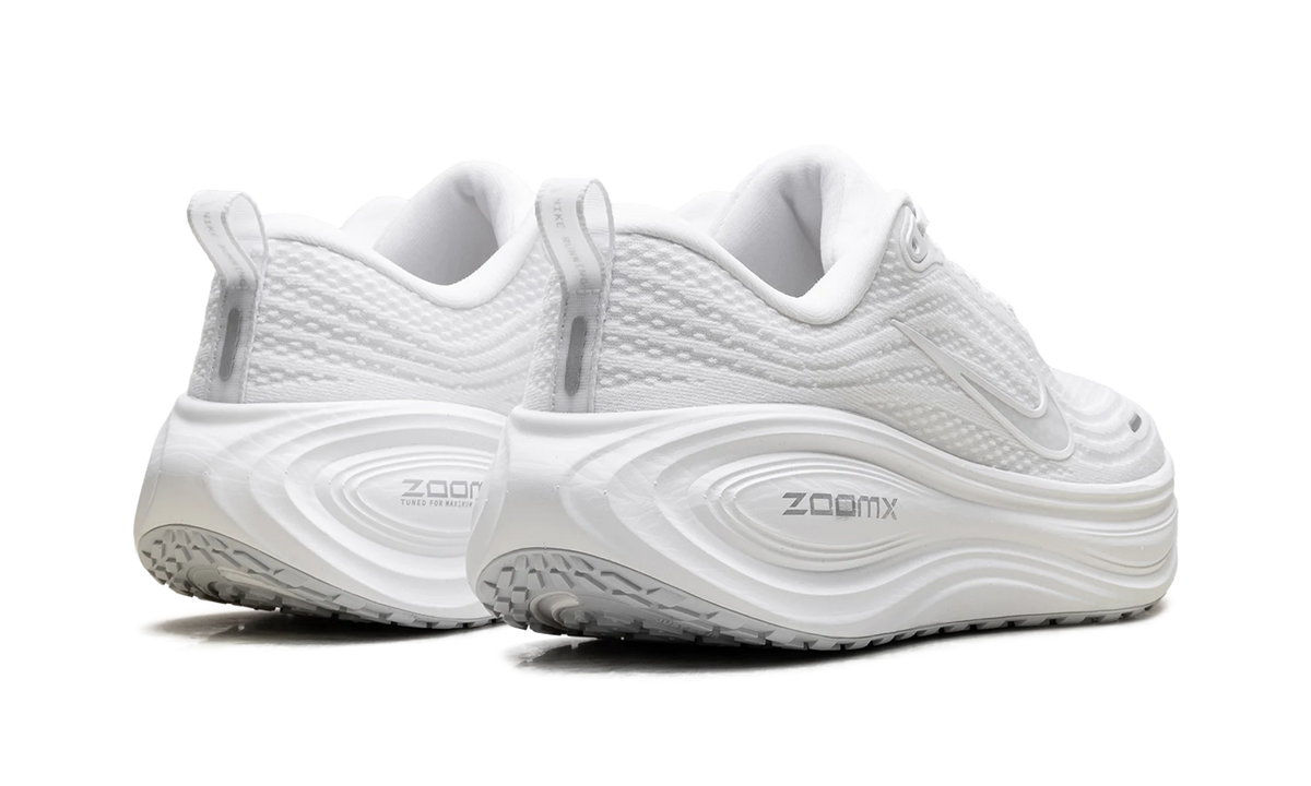 Vomero Plus WMNS"Triple White" HV8154 102