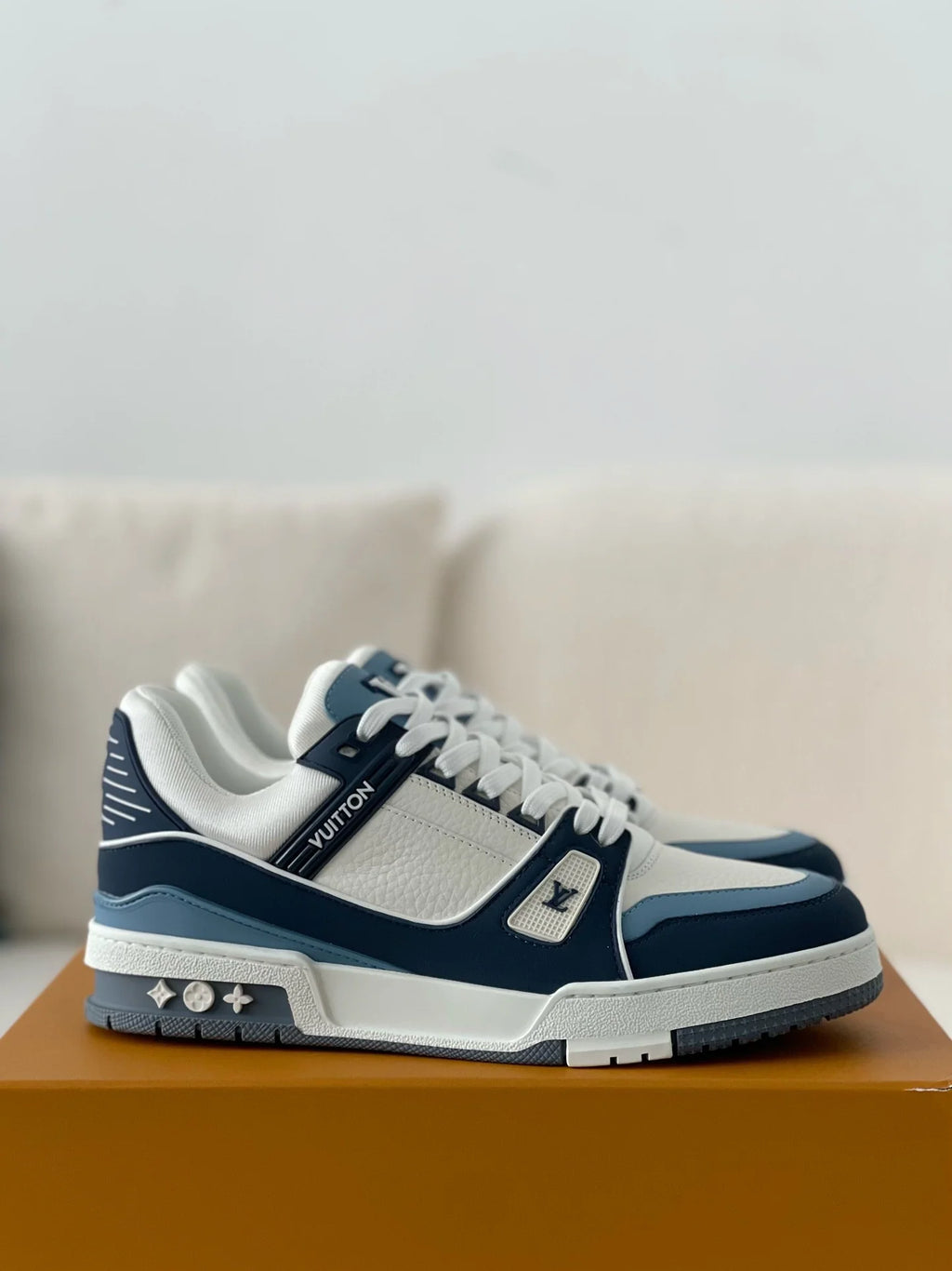 LV Trainer White Blue