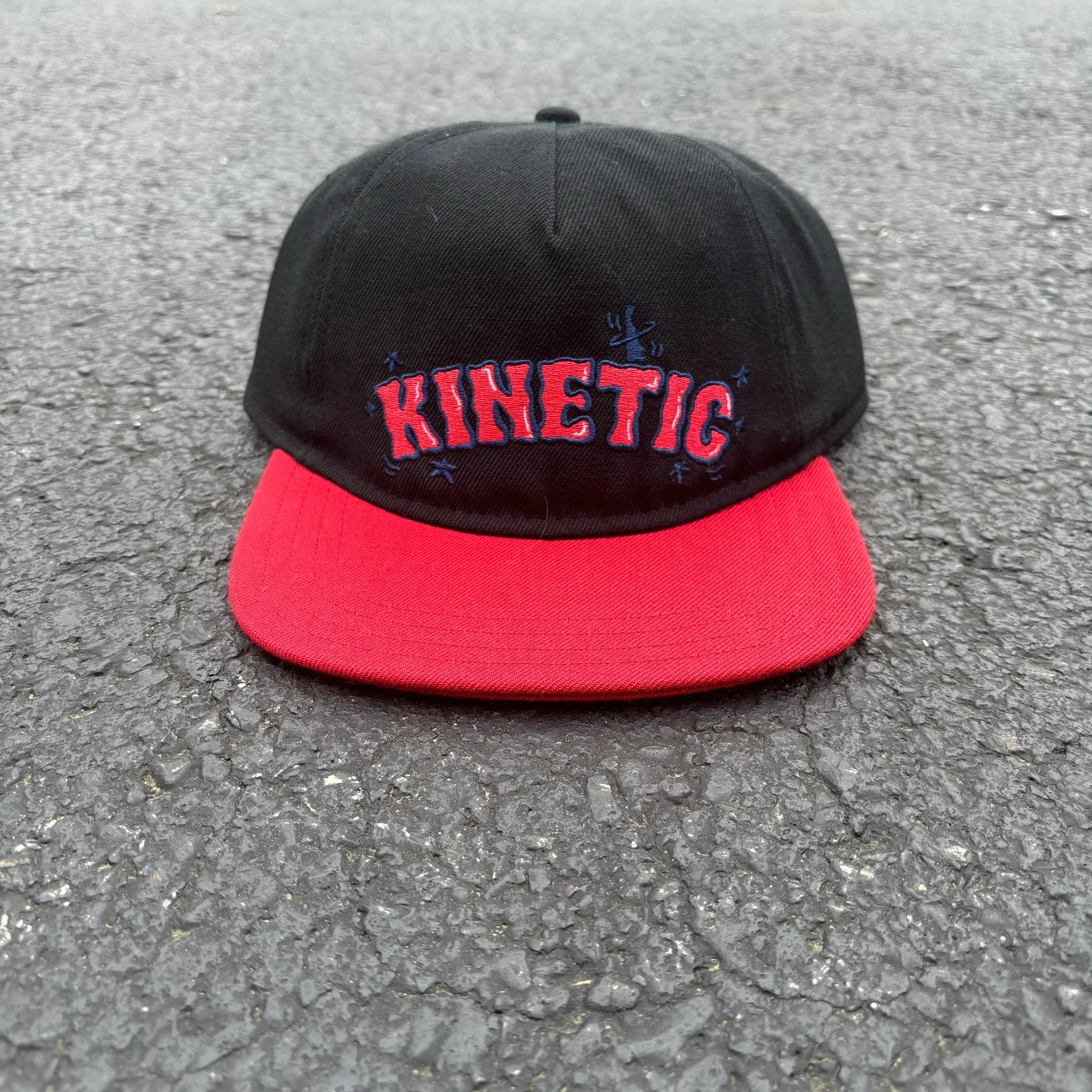 Kinetic Cosmo Snapback Black Red