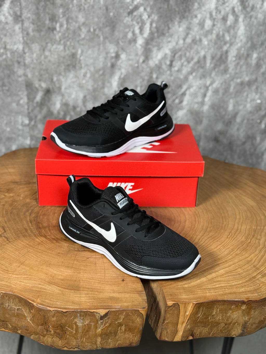 NIKE ZOOM PEGASUS MODEL