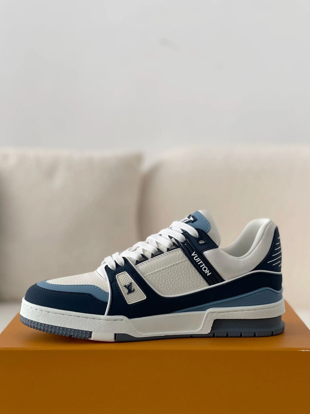 LV Trainer White Blue