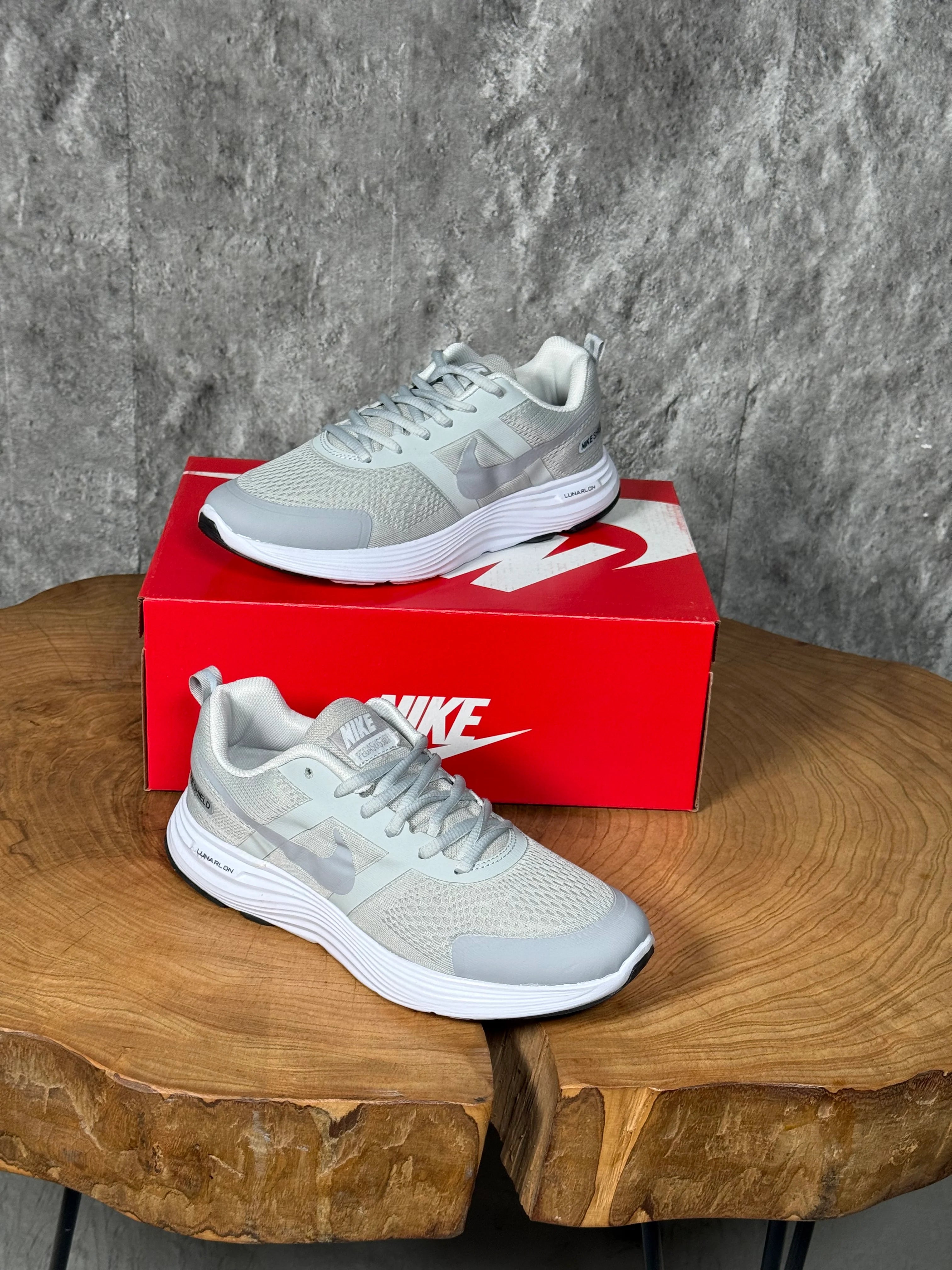 NIKE ZOOM PEGASUS MODEL