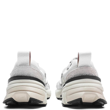 Women's V2K Run - Summit White/Chrome/White/Light Orewood Brown