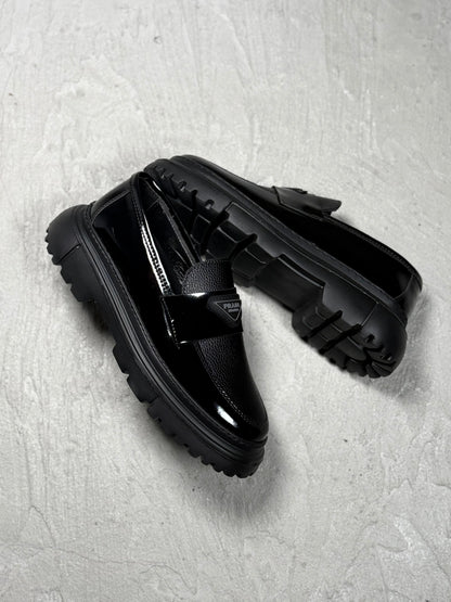 PRADA KLASİK SİYAH RUGAN