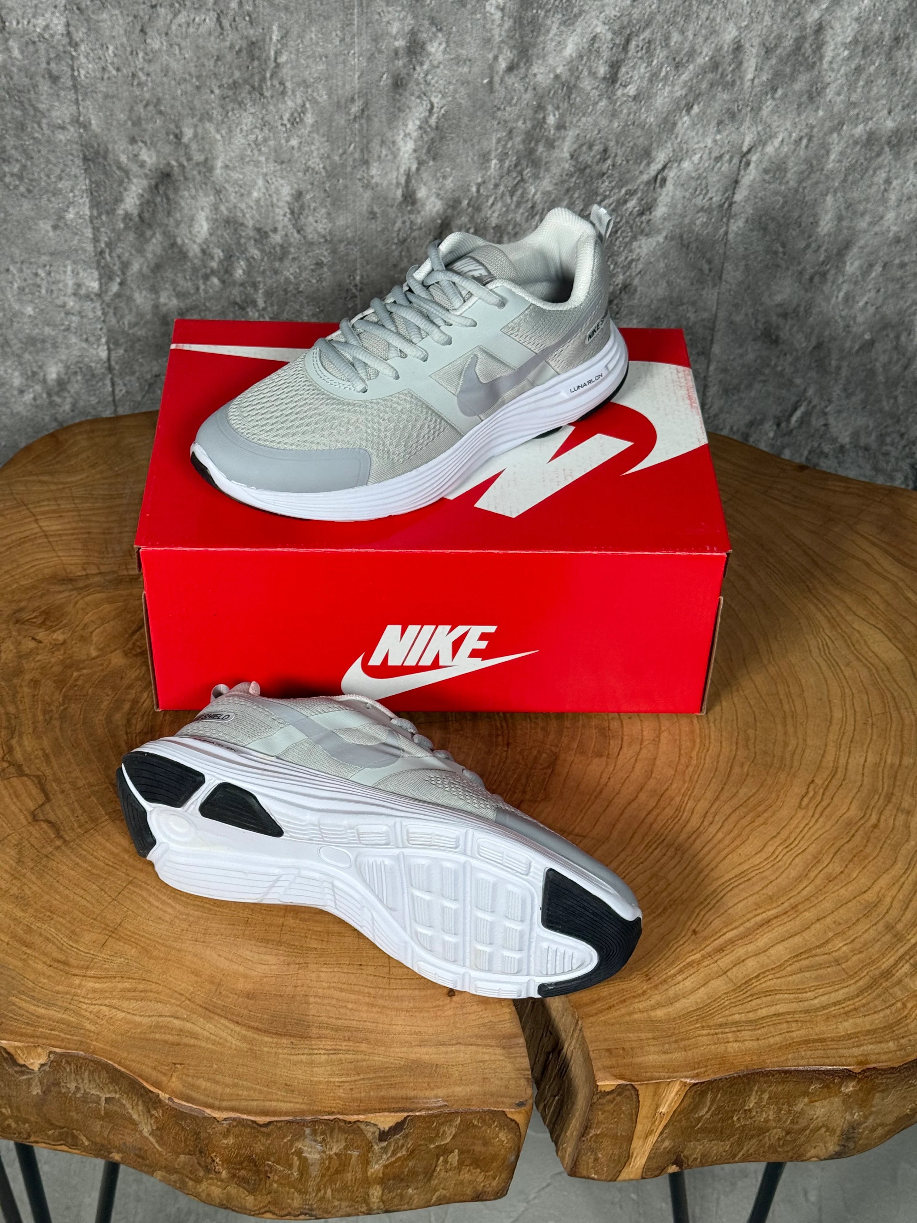 NIKE ZOOM PEGASUS MODEL