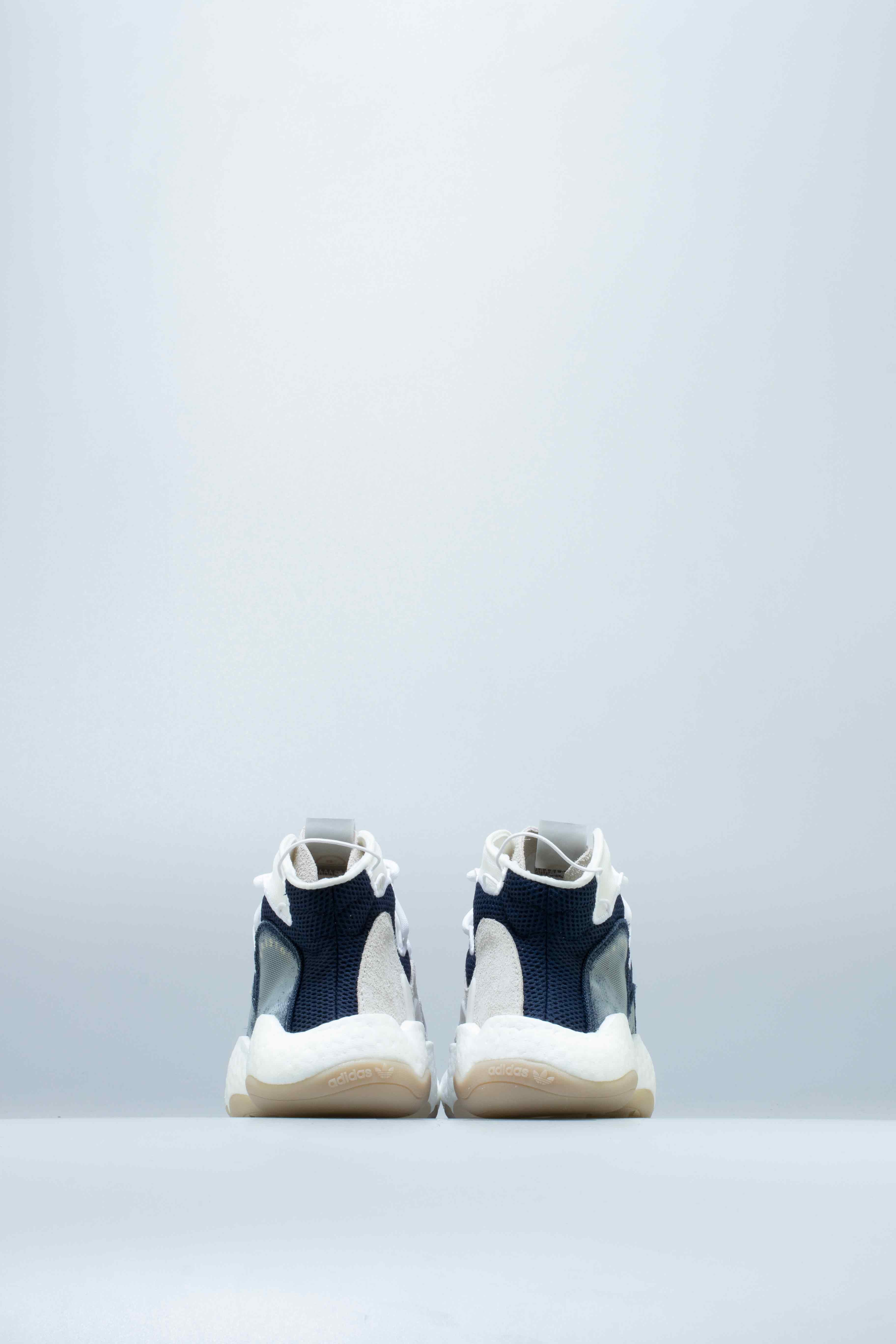 Crazy BYW Lvl 1 X Bristol Mens Shoe Navy Cloud White Feather White