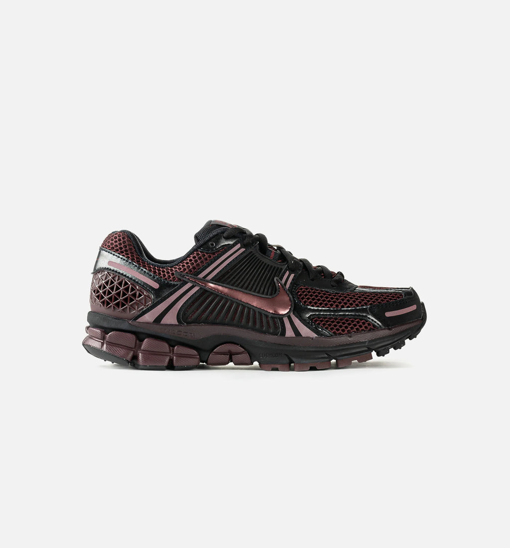 Zoom Vomero 5 Reflective Accents Womens Lifestyle Shoe Black Burgundy Crush Burgundy Ash Dark Team Red