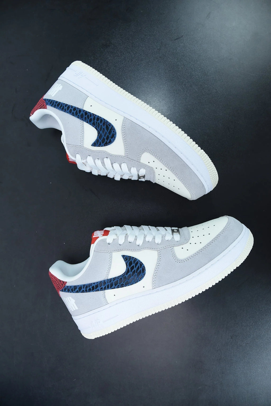 Nike Air Force 1 Low SP Undefeated 5 On It Dunk vs AF1