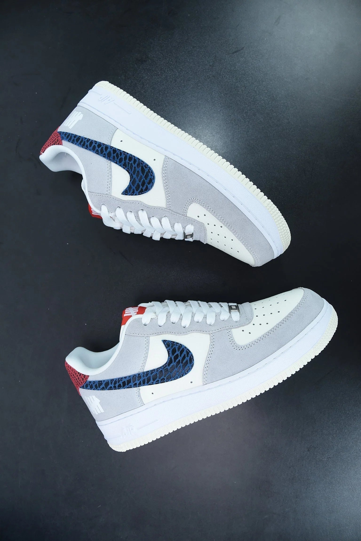 Nike Air Force 1 Low SP Undefeated 5 On It Dunk vs AF1