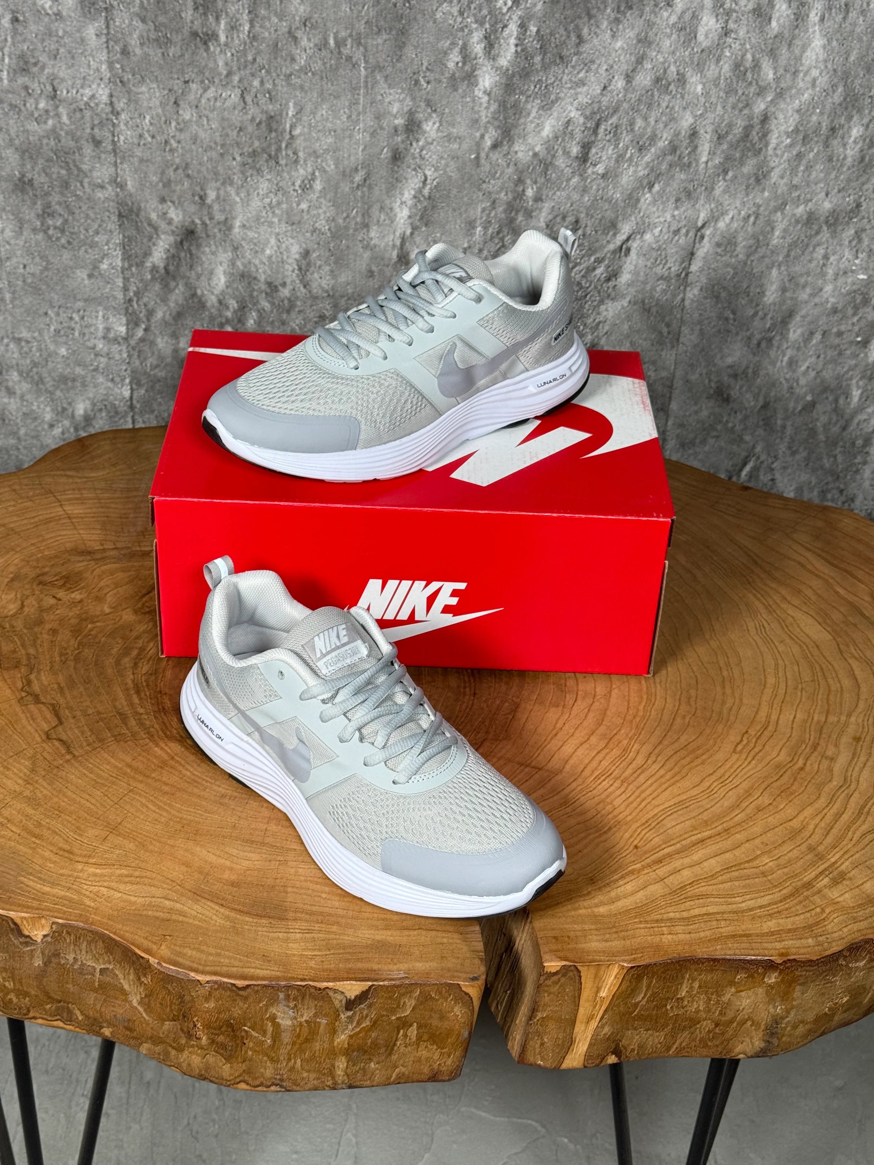 NIKE ZOOM PEGASUS MODEL