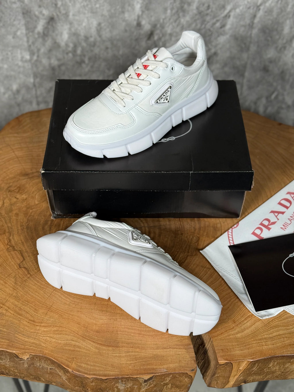 PRADA MODELİ