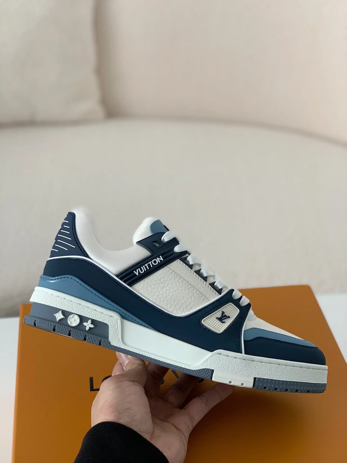 LV Trainer White Blue