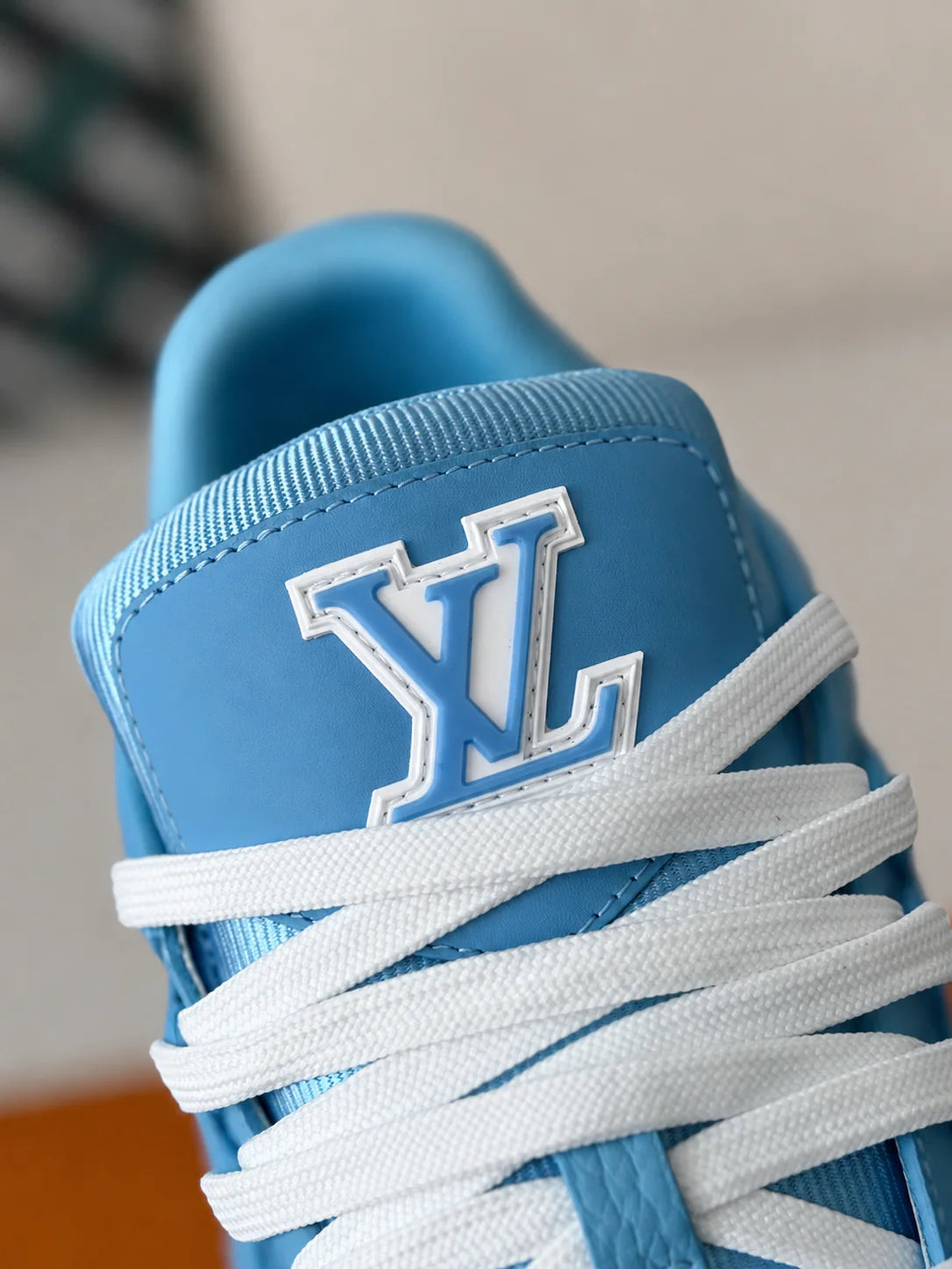 LV Trainer Blue