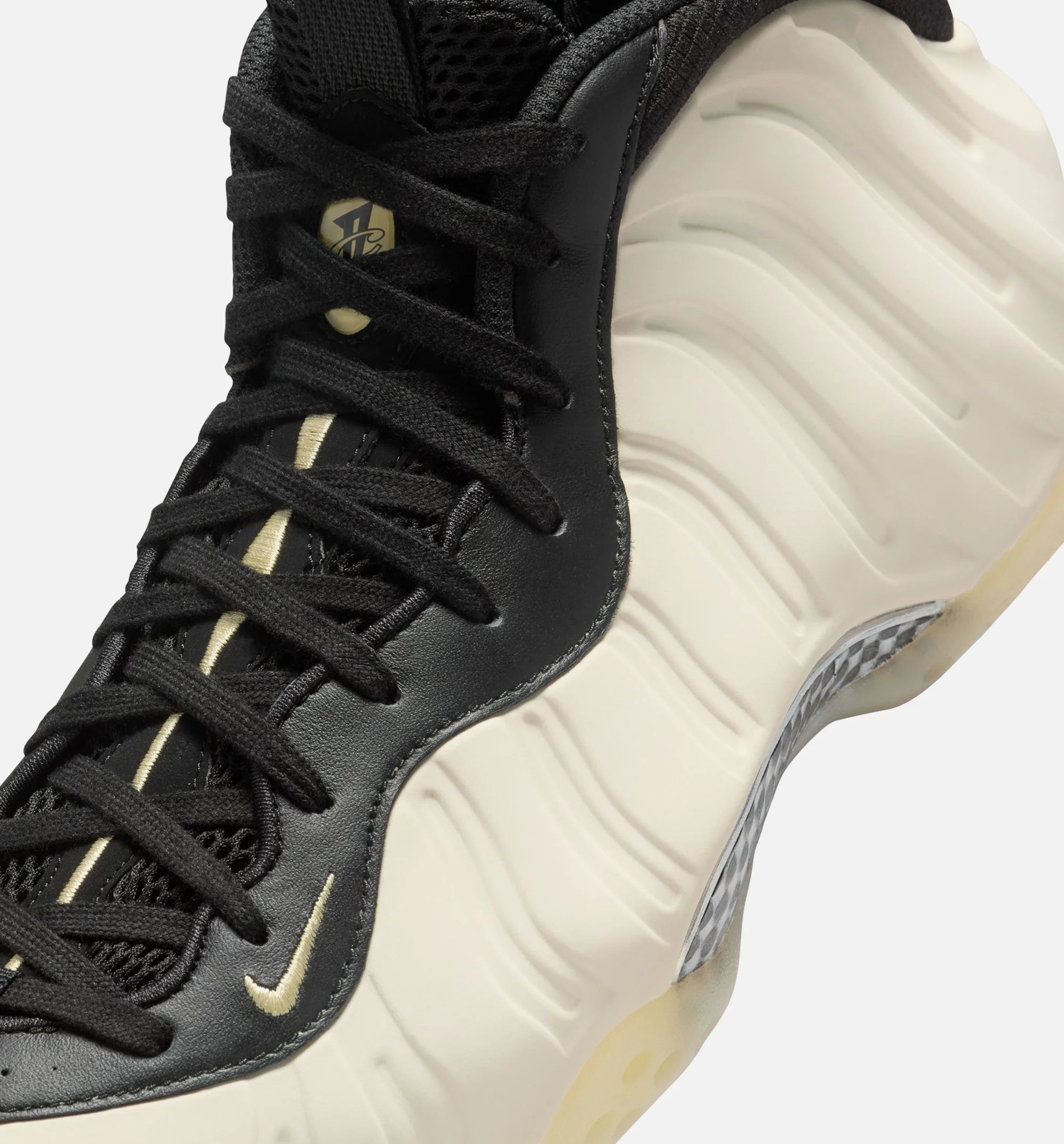 Air Foamposite One Light Orewood Mens Lifestyle Shoe Black Team Gold Orewood Brown Chrome