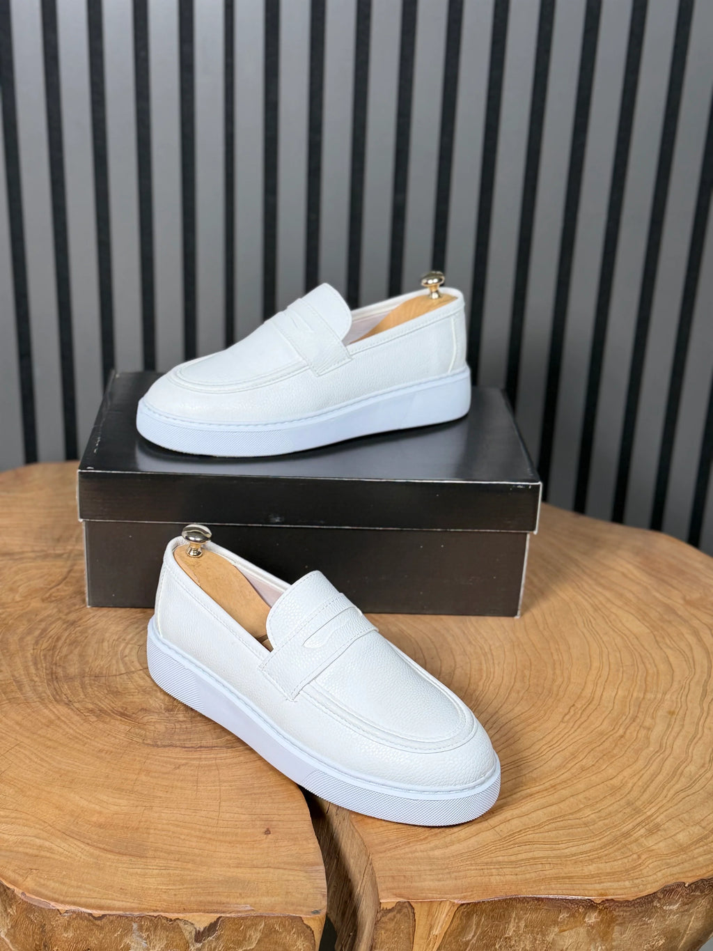 ZARA CASUAL MODEL