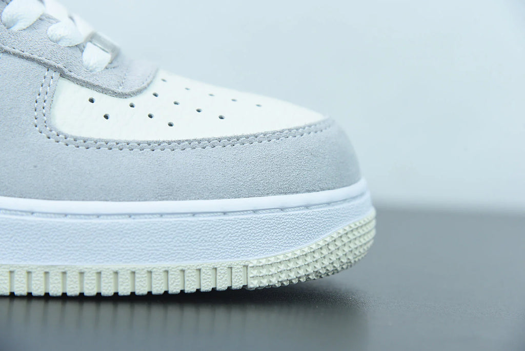 Nike Air Force 1 Low SP Undefeated 5 On It Dunk vs AF1