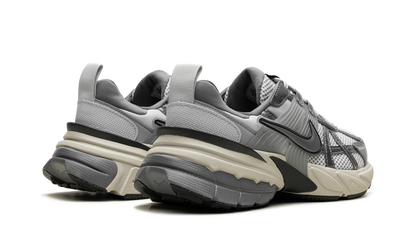 V2K RUN WMNS"Pure Platinum Wolf Grey" FD0736 003