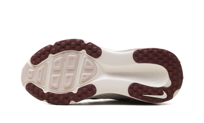 Vomero 18 WMNS"Pale Ivory Red Sepia Silt Red Dark Team Red" HM6804 108