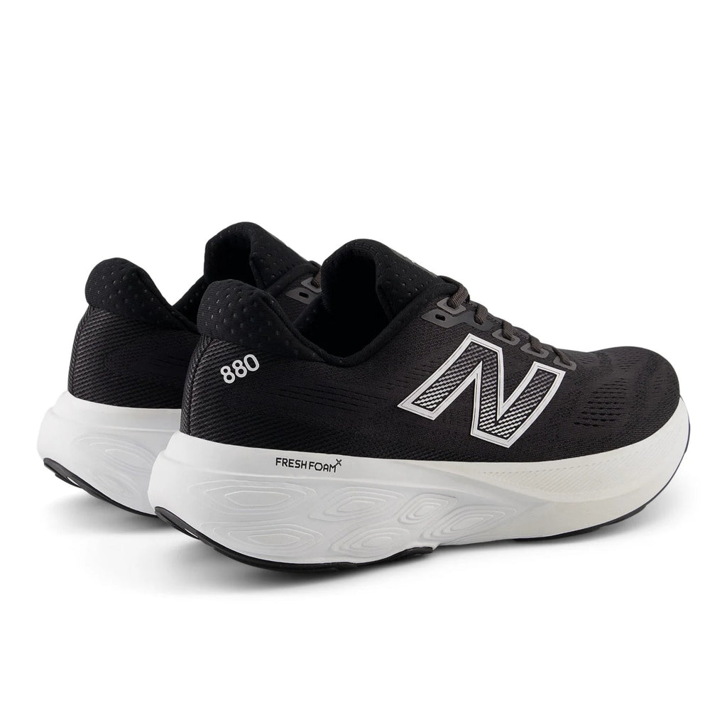 Men's Fresh Foam X 880v15 in Black with NB 103 White and Reflection