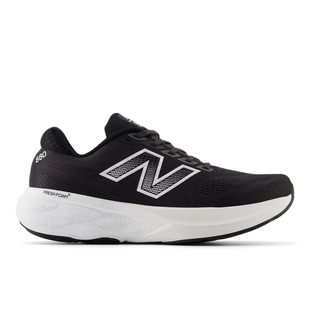 Men's Fresh Foam X 880v15 in Black with NB 103 White and Reflection