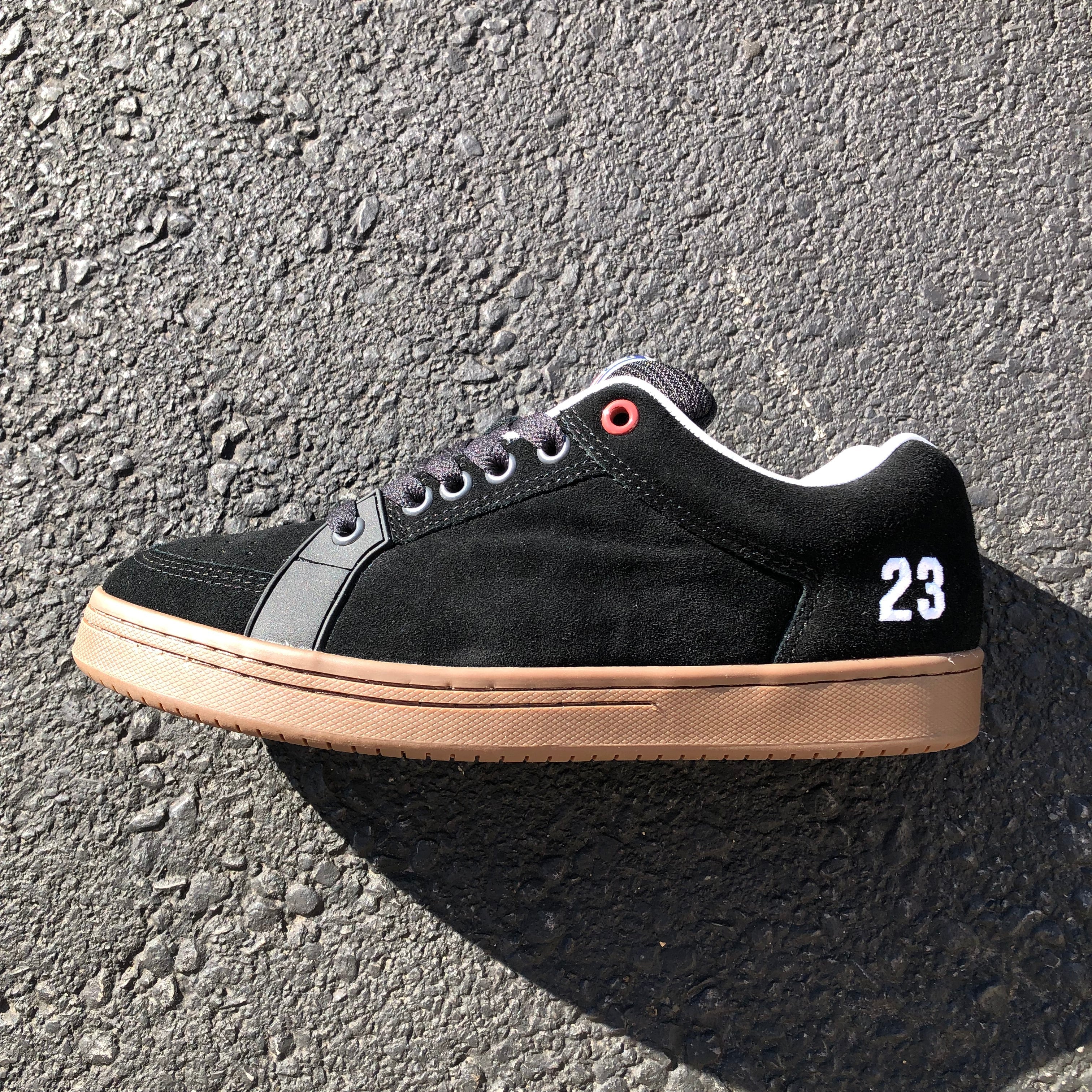 Etnies SAL23 x SSD Black Gum