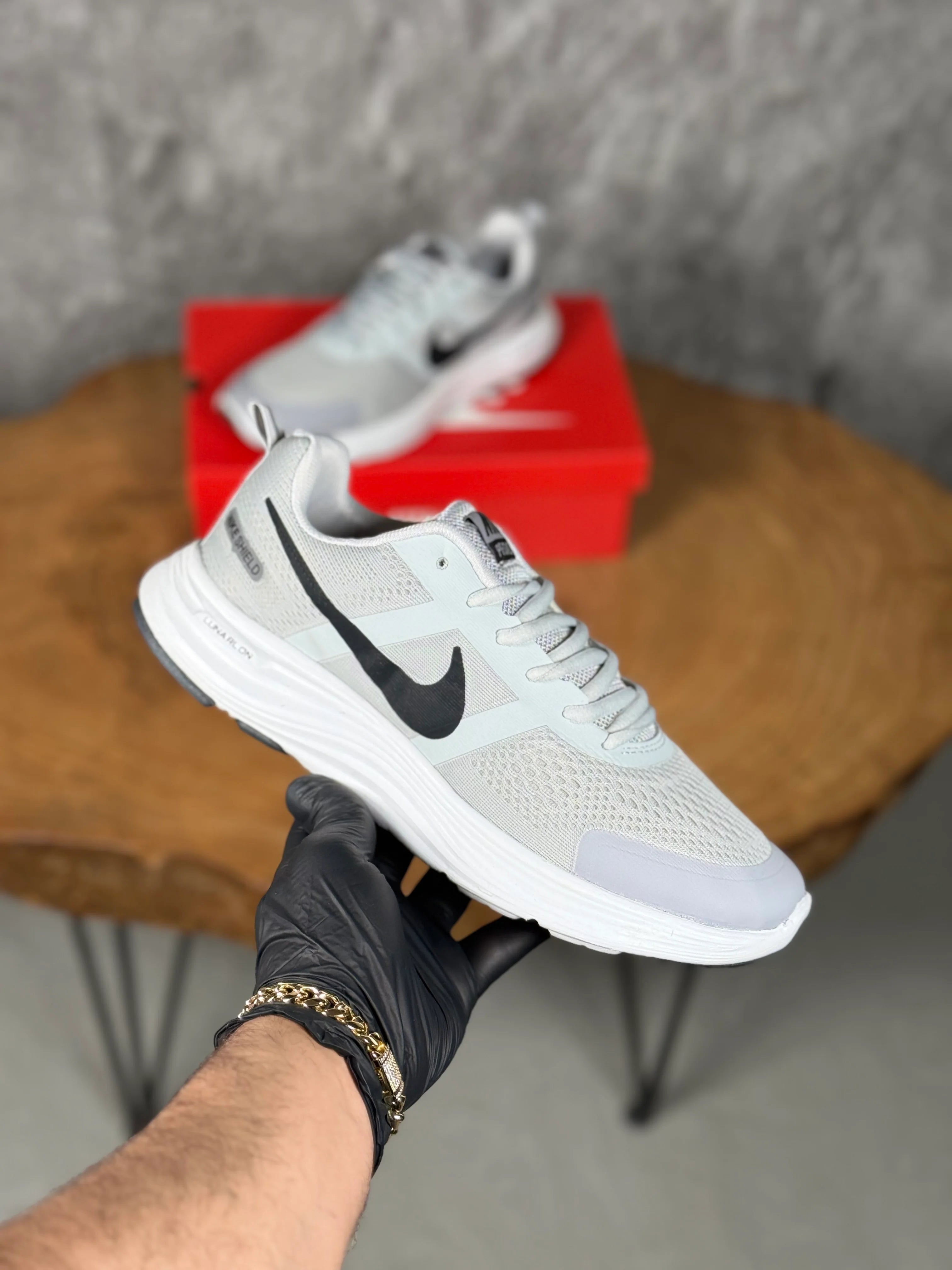 NIKE ZOOM PEGASUS MODEL