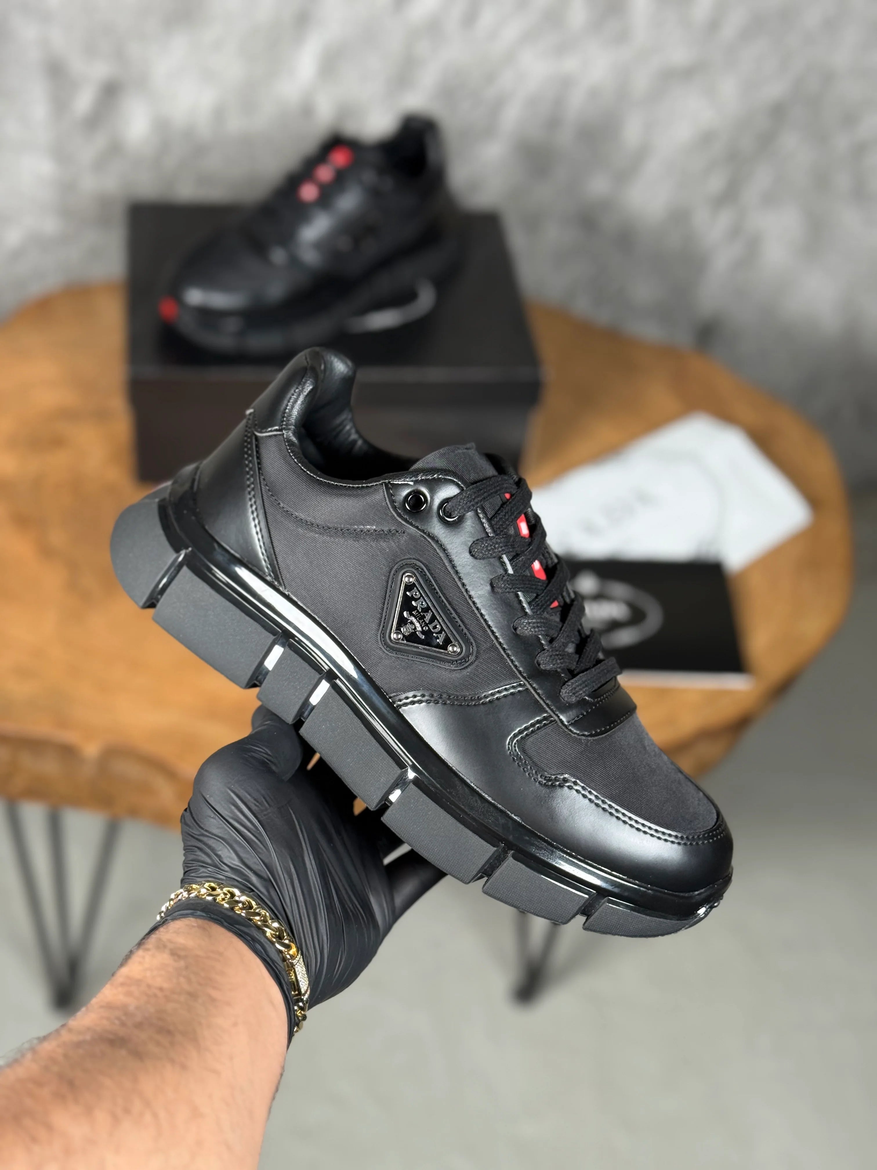 PRADA MODELİ