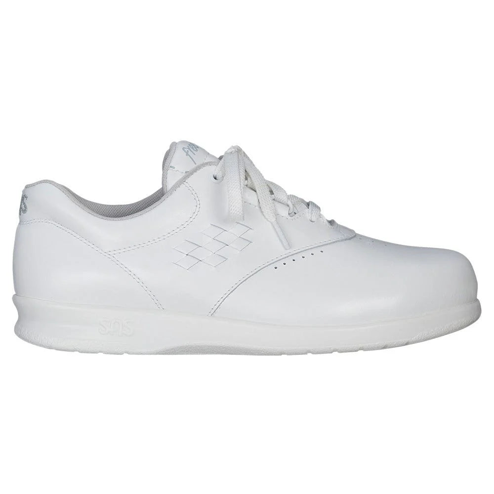Women's Free Time Walking Shoe in White White