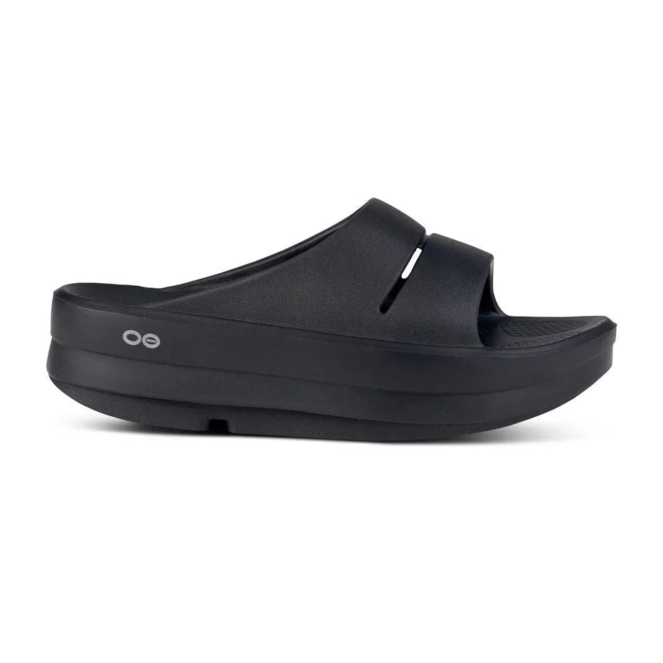 Women's OOmega OOahh Sandal in Black