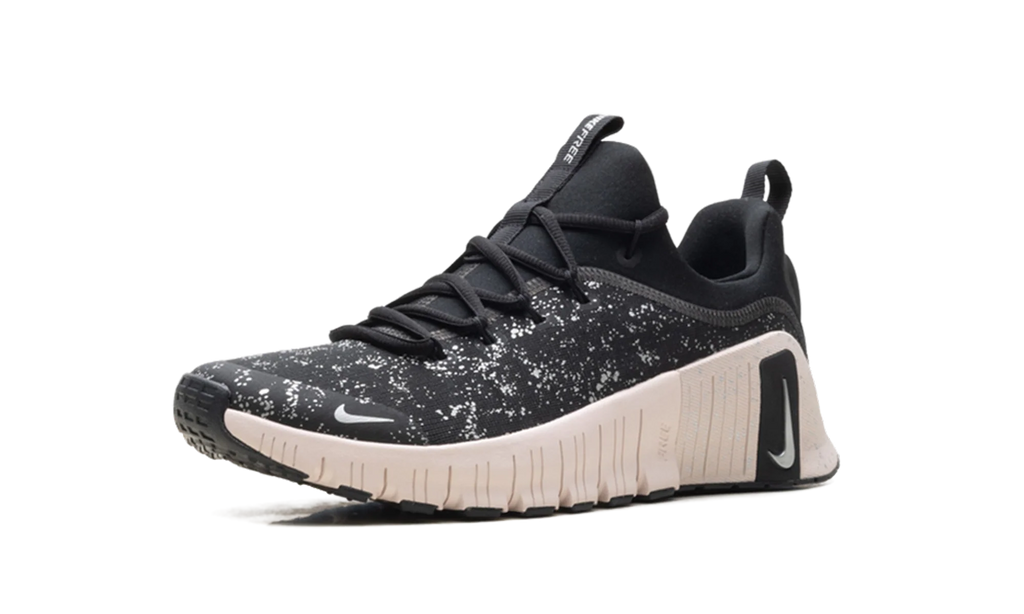Free Metcon 6 SE WMNS "Black Silt Red" HV2017 001