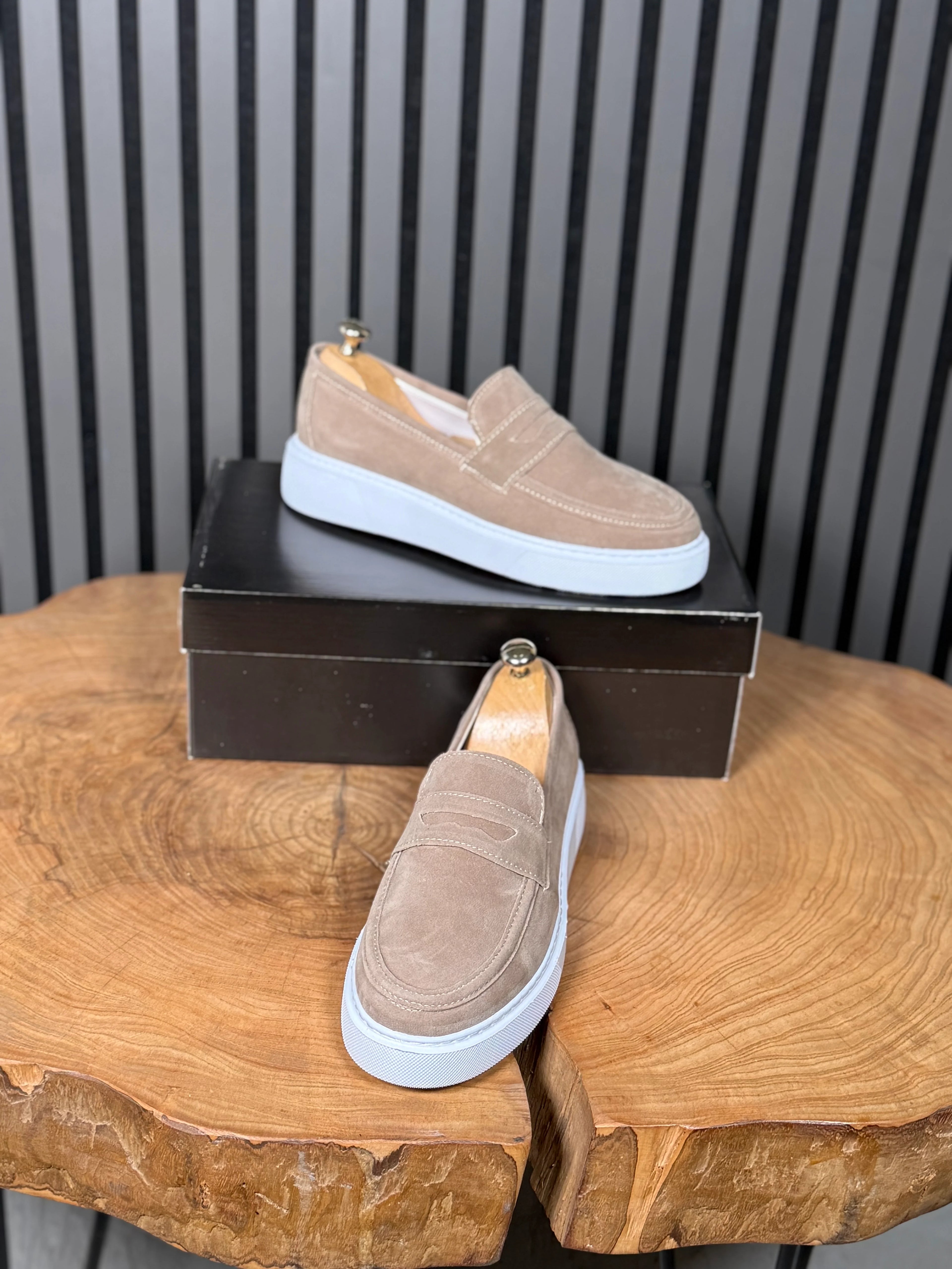 ZARA CASUAL MODEL
