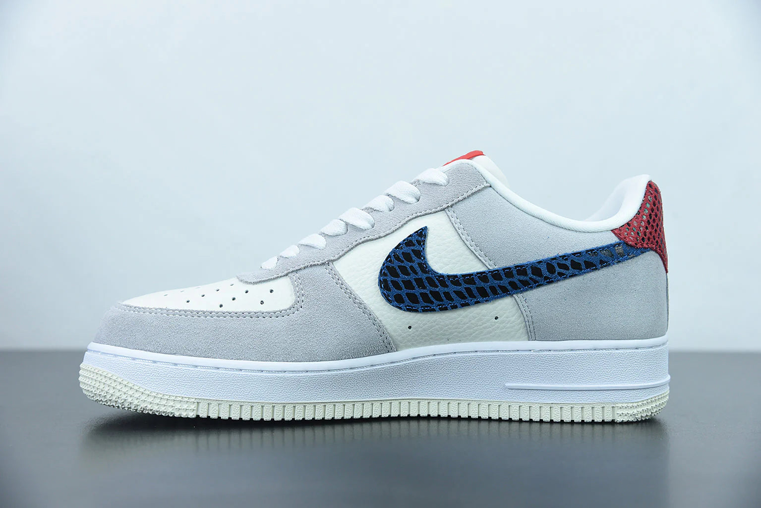 Nike Air Force 1 Low SP Undefeated 5 On It Dunk vs AF1