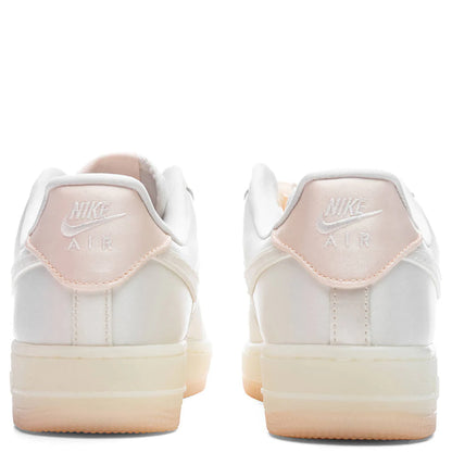 Women's Air Force 1 '07 LV8 - Sail/Sail/Barely Orange