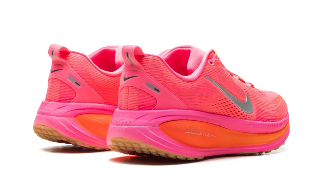 Vomero 18 WMNS "Digital Pink Hyper Orange" HM6804 602